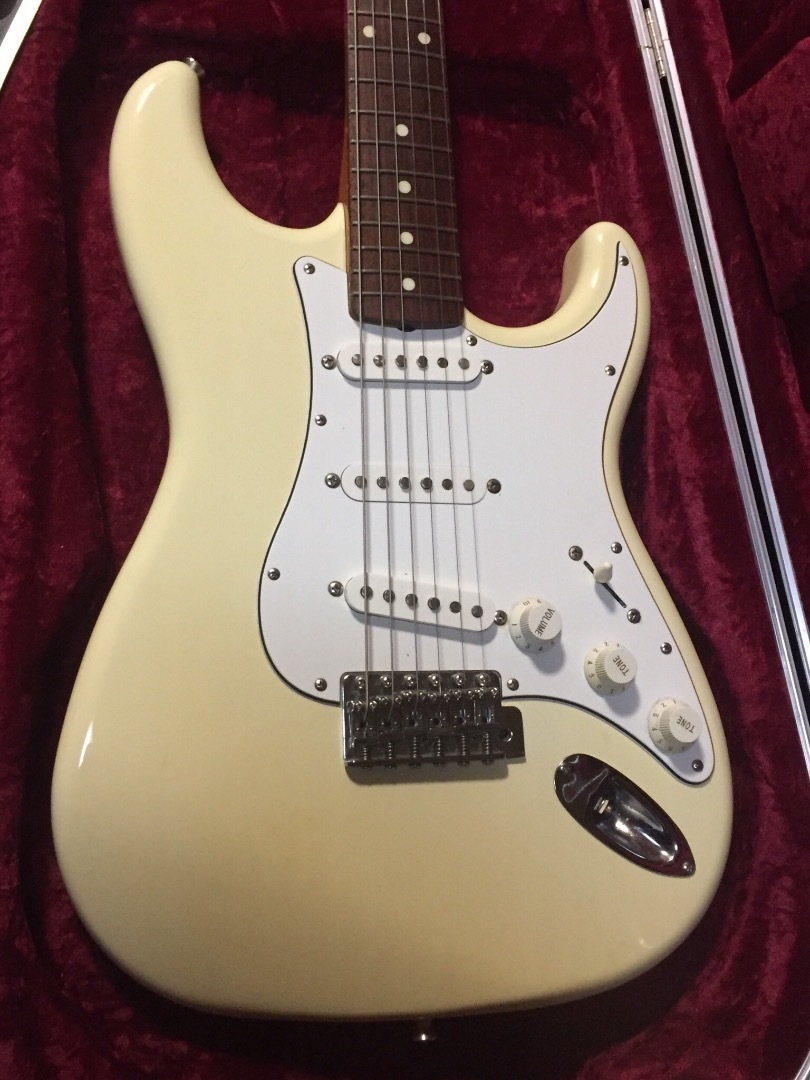 1993〜1994 Fender Japan ST62M 〜 Vintage White: Guitars Land Seven