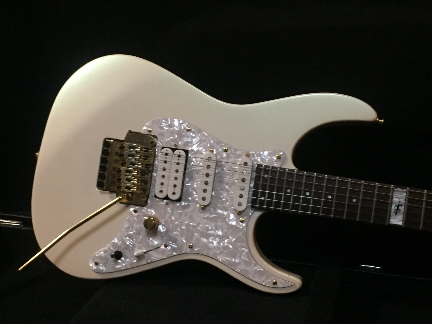 L90s Fernandes LA80KK / Pearl White: Guitars Land Seven