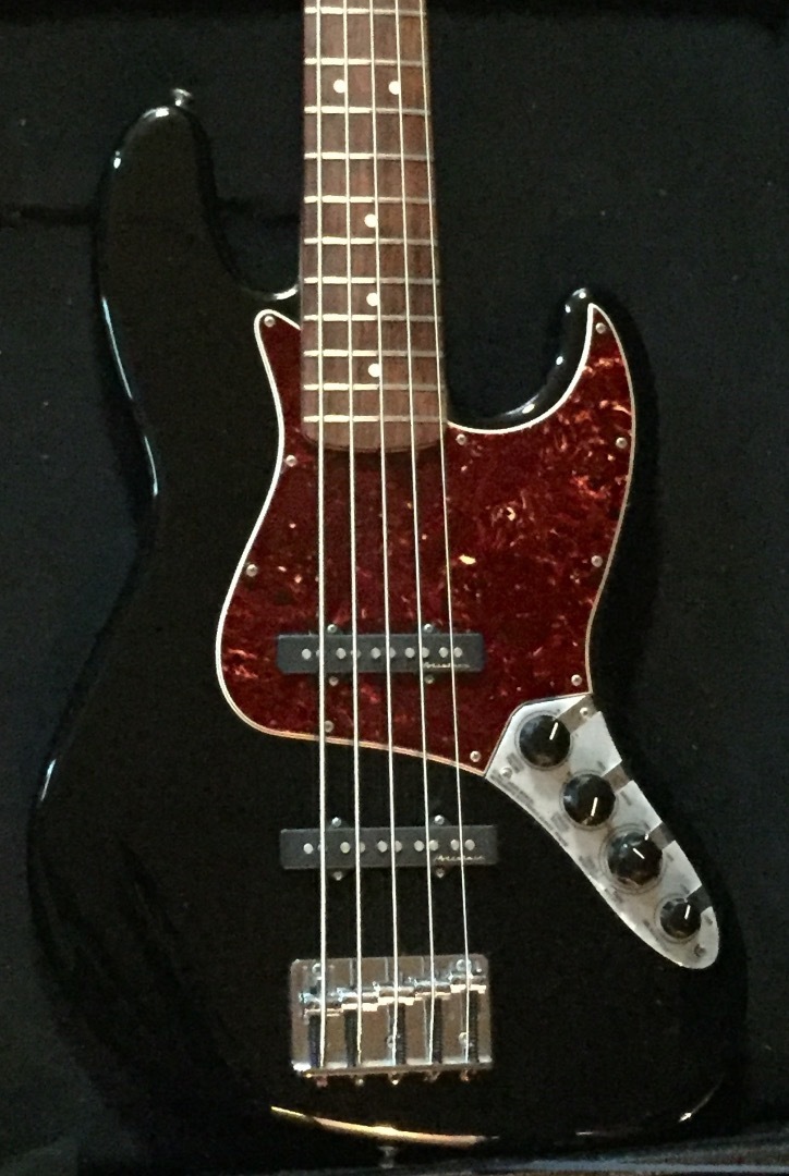 2009 Fender Deluxe Active Jazz Bass V ( 5string ) / Black: Guitars ...